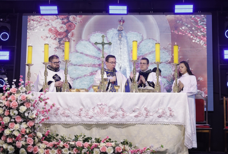 Fiéis celebram o Dia de Nossa Senhora de Fátima com missa campal e procissão em Avaré