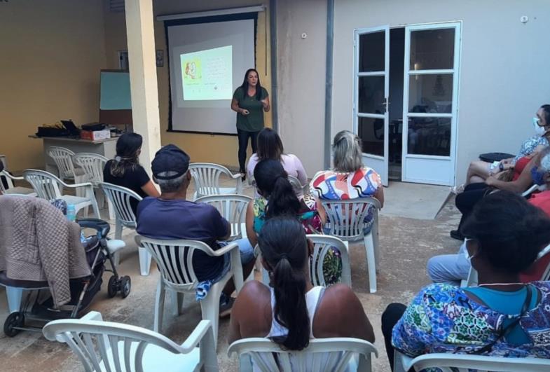 Cras promove palestra sobre nova abordagem em educação