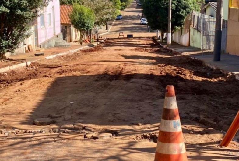 Prefeito de Timburi consegue recursos do governo do estado para pavimentar várias ruas 