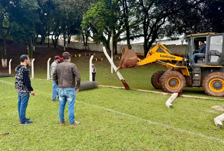 Prefeitura inicia desmonte de estruturas para futura revitalização do Estádio Municipal Lúcio Martins Esteves