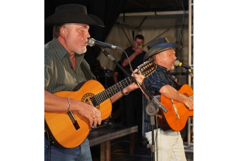 A dupla Nando e Adriano, que terminou o festival na  segunda colocação