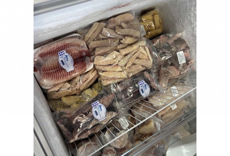 A peixaria oferece pescados frescos todos os dias