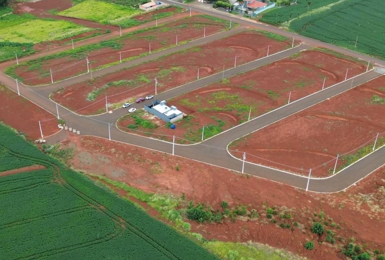 O empreendimento já conta com toda a infraestrutura pronta, incluindo rede de água, esgoto e energia elétrica