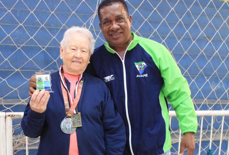 Nadadora de 84 anos de Avaré conquista medalha de prata nos Jogos da Melhor Idade