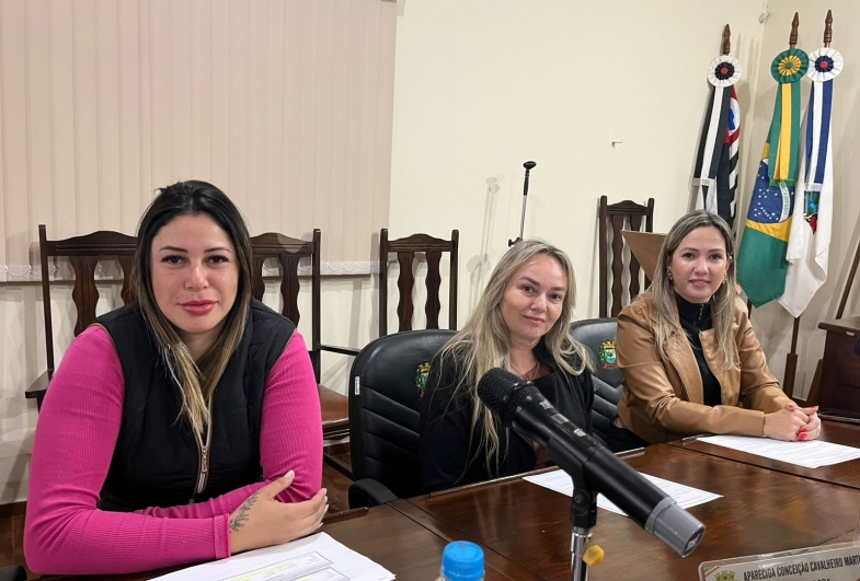 Vereadora Ana Carla Teles, vereadora  Conceição e vereadora Camila Bagnatori