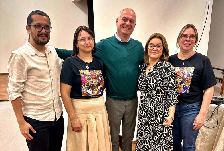 Henrique, Renata Amaro, professor doutor José Alves  de Freitas Neto, Flavia Ribeiro e Silvandreia Palma