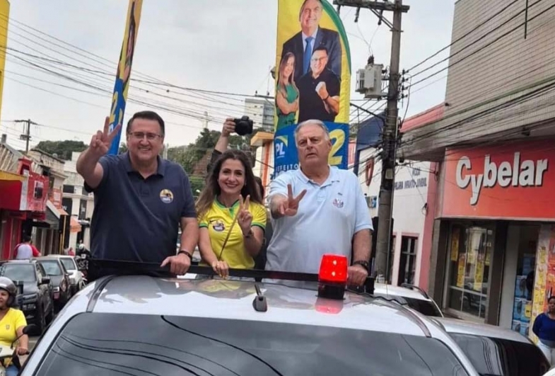 Candidato Roberto Araújo realiza grande carreata em Avaré