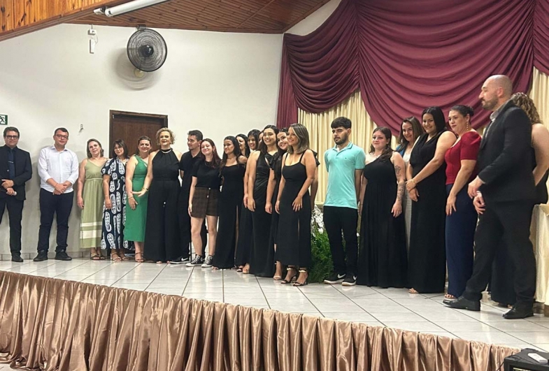 Alunos do Curso Técnico em Administração da Etec concluem formação