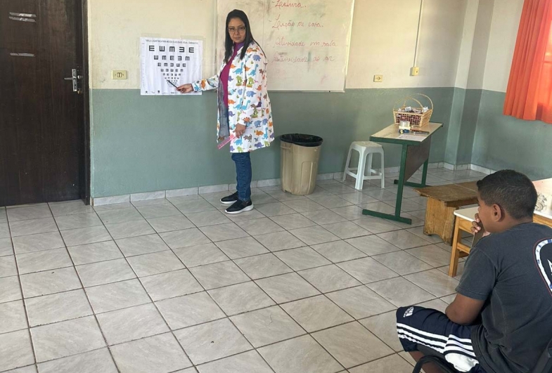Os testes foram realizados e os alunos com baixa acuidade visual serão encaminhados para o medico oftamologista