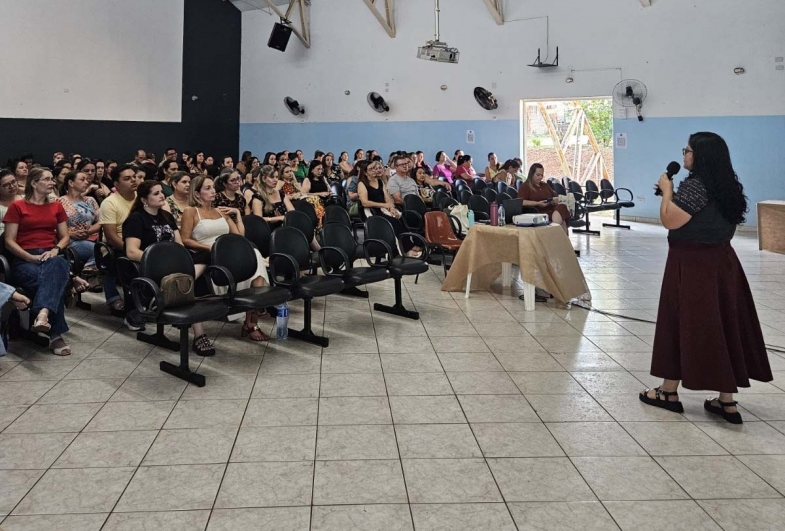 O evento reuniu cerca de 150 profissionais da Educação, entre professores e gestores das escolas de ensino infantil e fundamental