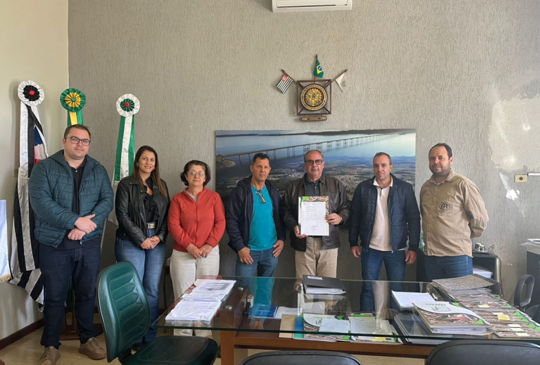 Guilherme Andrade, Luciana Meneguel, Maria Jacira,  Sr. Nilson, prefeito Marcão do Haras Leucimar e Cássio