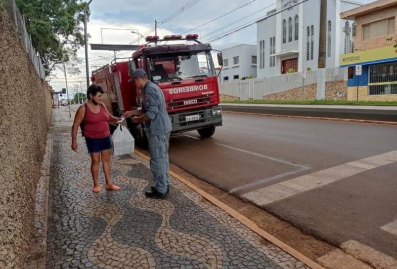Bombeiros de Itaí realizam ação de prevenção em comemoração aos 142 anos da instituição 