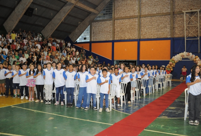 Formaturas da Educação Infantil e Ensino Fundamental reúnem famílias no Ginásio de Esportes “Mário de Andrade”