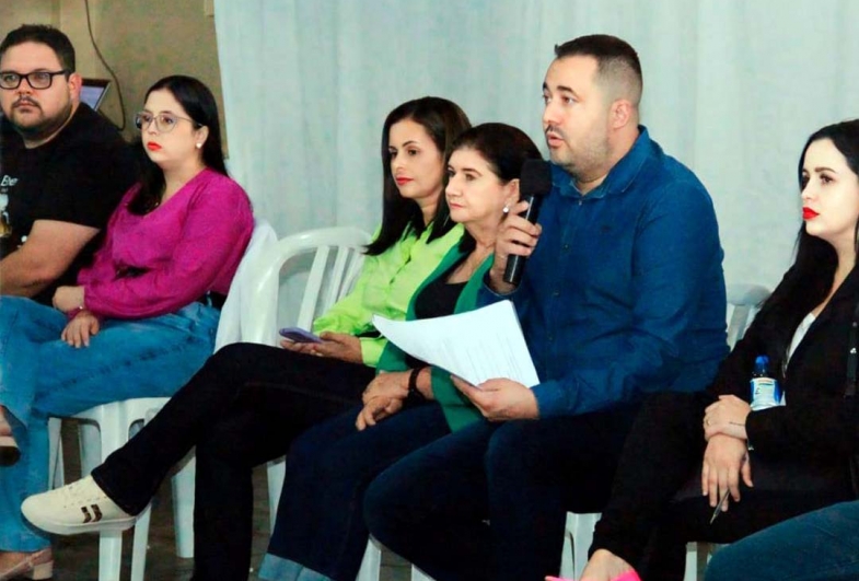 Luciano Filé apresenta avanços de sua gestão em evento sobre saúde pública e anuncia à população de Fartura novo Centro de Reabilitação