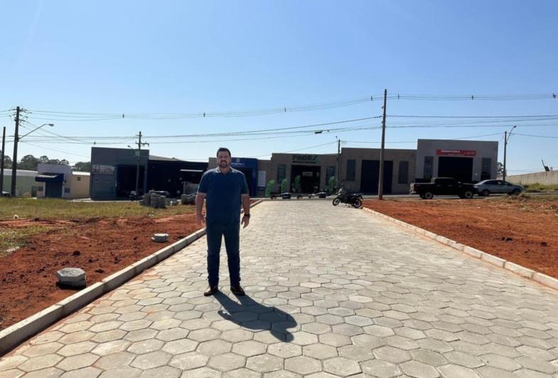 Prefeito Jô Silvestre de Avaré acompanha obras pela cidade 