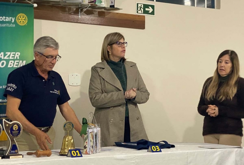 Presidente do Rotary Club de Taquarituba Jorge Antônio da Silva, presidente do Rotary de Fartura Daniela Viana e Detinha