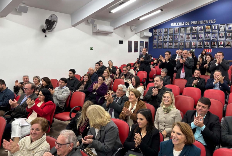 Público presenta na noite festiva de fundação do Rotary Club de Fartura e posse da diretoria
