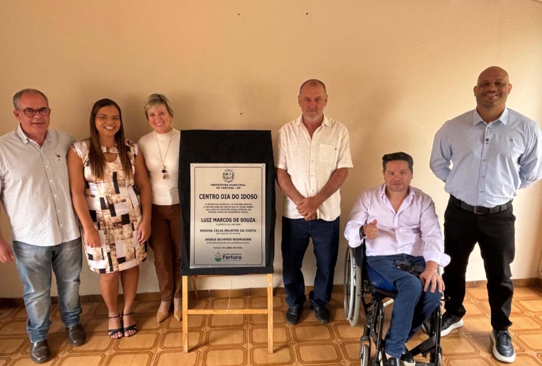 Prefeito Marcão, secretária Ariele, vice-prefeita Célia, vereadores Toninho, Anderson e presidente da Câmara, Bruno