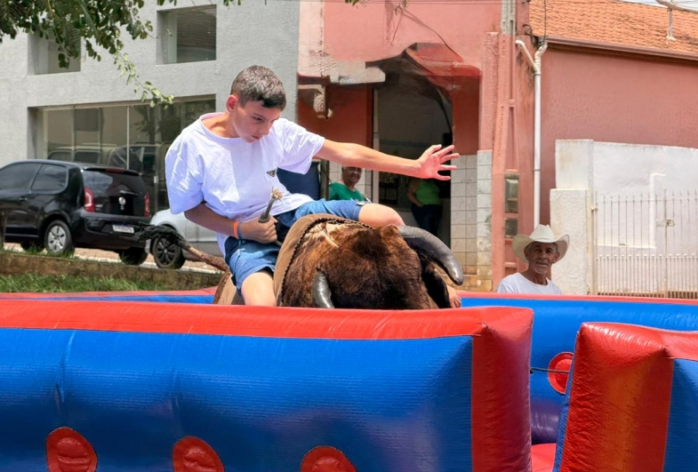 Touro mecânico foi a sensação do evento