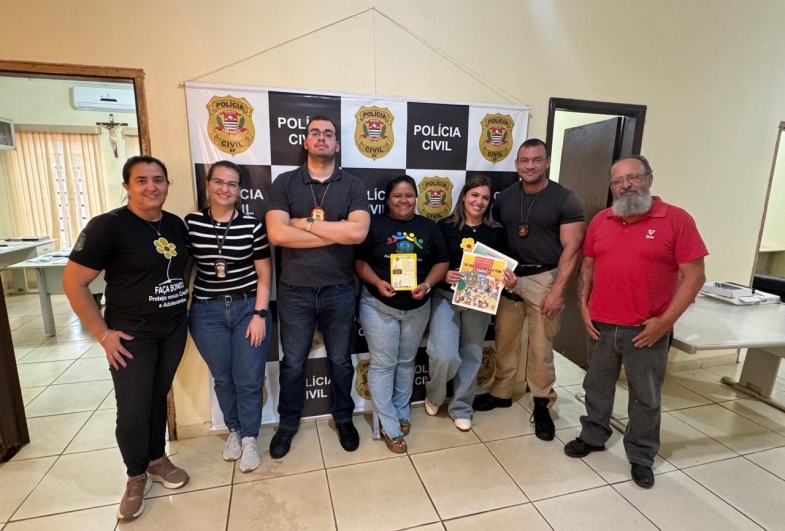 Autoridades civis apoiando a ação no Maio Laranja