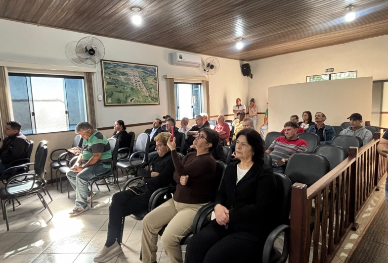 A posse aconteceu na terça-feira (4) na Câmara Municipal de Sarutaiá