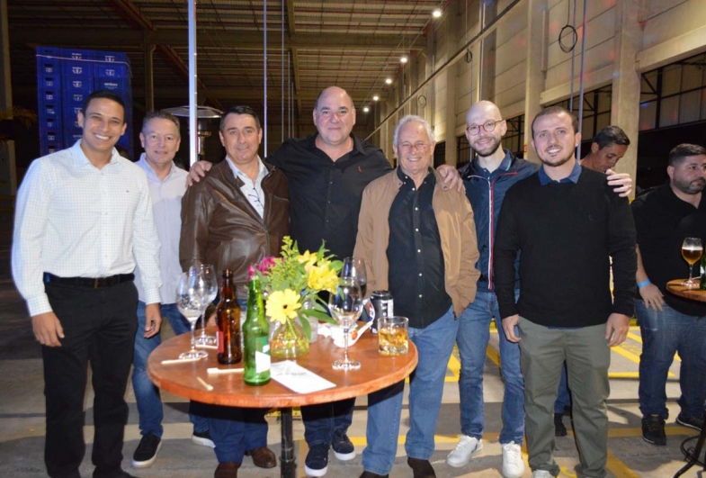 Roberval Menegazzo recebendo os parceiros do Grupo Bizunga