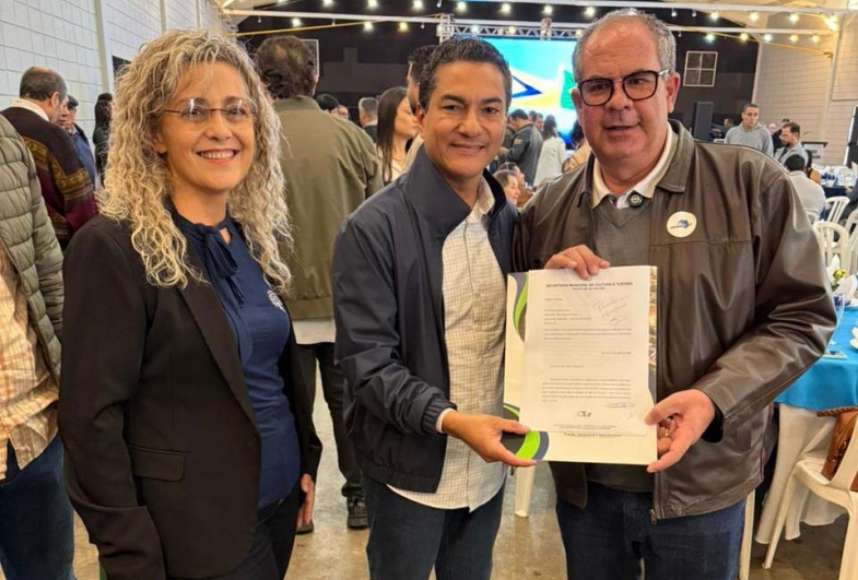 Assessora do deputado Érica Alves, deputado federal  Marcos Pereira e prefeito Marcão do Haras