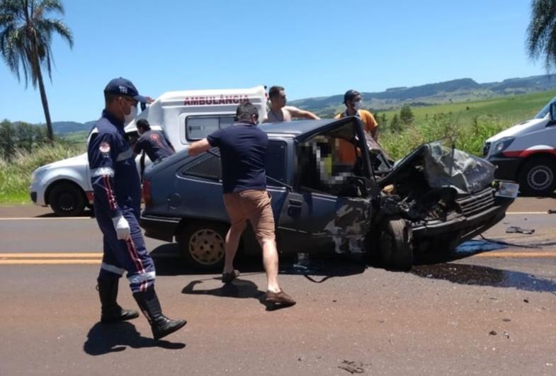 Carros batem de frente e deixam sete pessoas feridas em rodovia entre Taguaí e Fartura