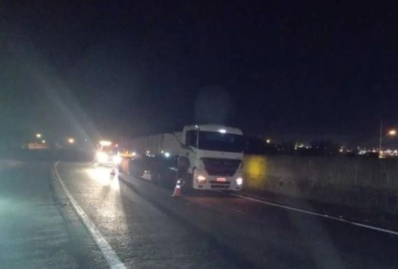 Homem morre atropelado por carreta em rodovia de Cerquilho