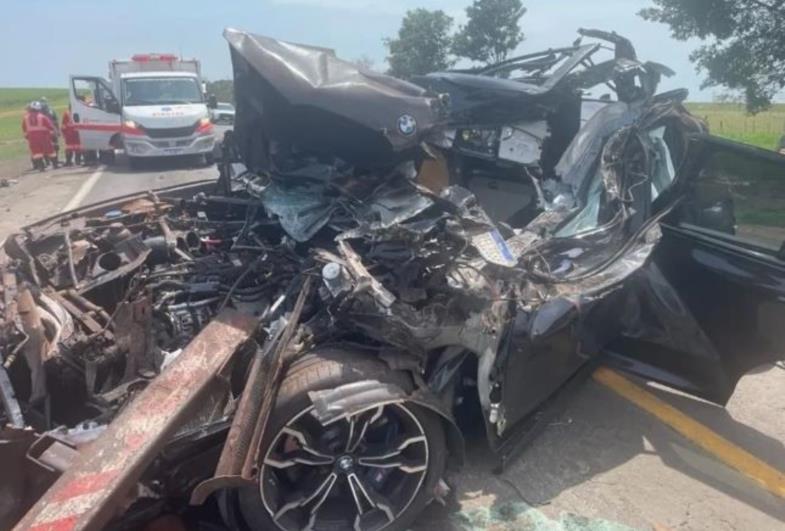 Motorista de veículo de luxo morre após batida em caminhão na Rodovia Transbrasiliana 
