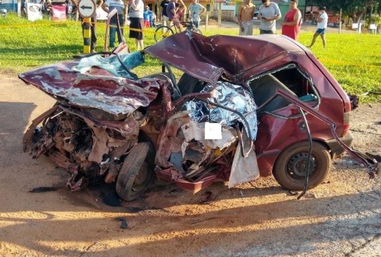 Colisão frontal provoca morte de uma pessoa na Rodovia João Mellão