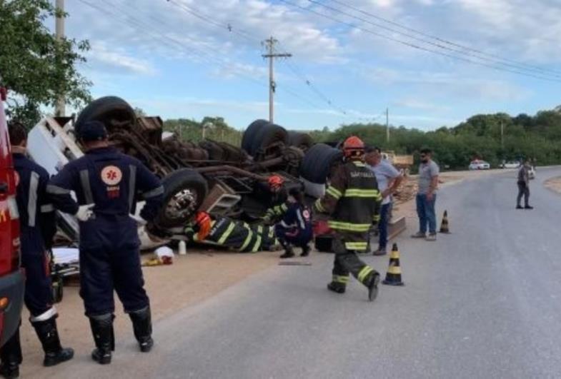 Acidente deixa três pessoas gravemente feridas em estrada vicinal de Itapeva