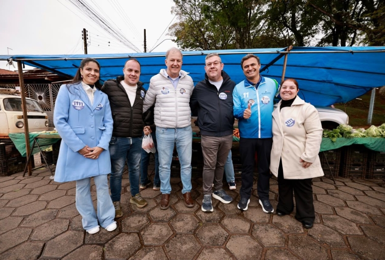 Apoiadores da campanha de Maurício Neves fizeram  questão de acompanhá-lo apesar do frio