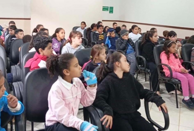 As crianças puderam conhecer o plenário do Poder Legislativo