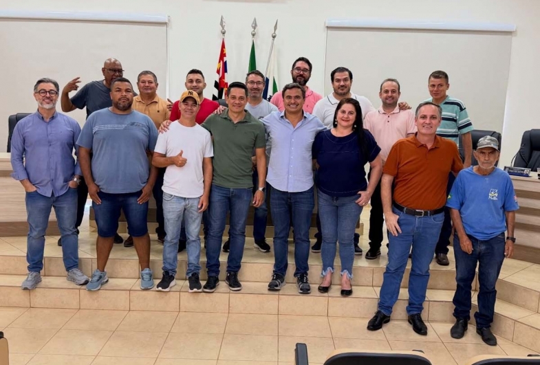 Autoridades presentes em Barão de Antonina junto ao deputado Maurício Neves