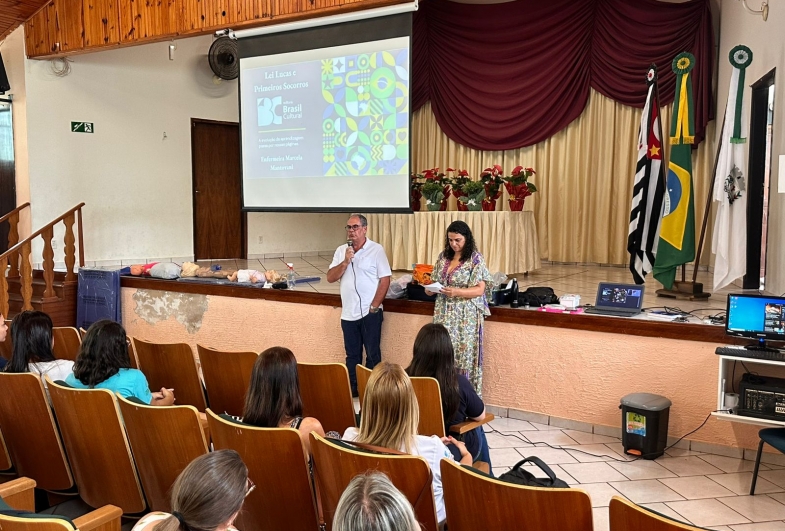 Prefeito Luiz Marcos e Patt Braga durante o evento