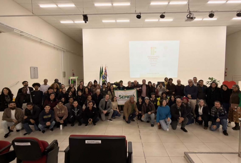Durante a visita, o parlamentar acompanhou a apresentação de projetos desenvolvidos  por estudantes e pesquisadores do Instituto Federal de São Paulo