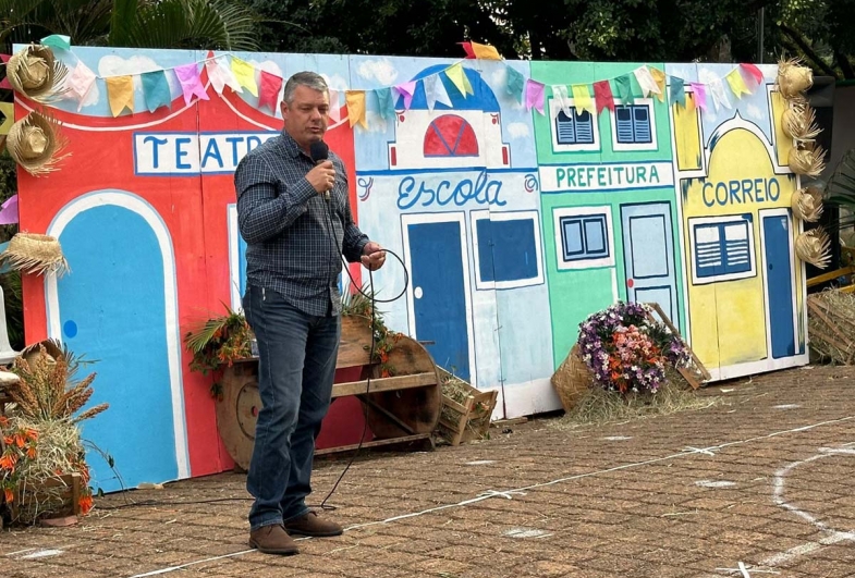  Festa junina do ensino acontece na praça da matriz em Timburi