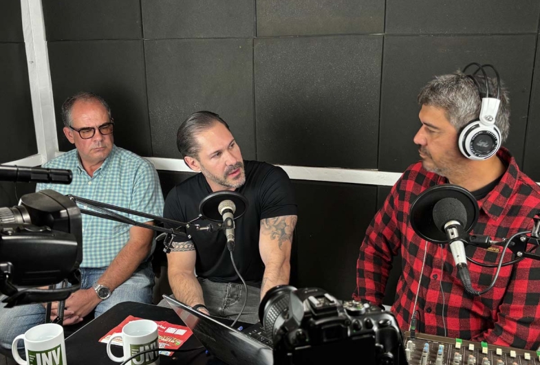 Marcão e Rodolfo em entrevista ao jornalista Henrique Outeiro no Jornal Nova Voz