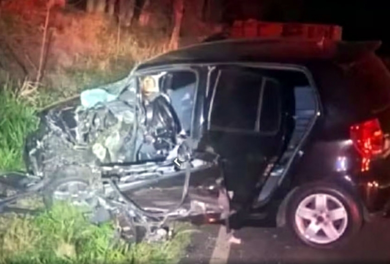 Duas pessoas ficam feridas após carreta bater de frente com carro em vicinal de Bernardino de Campos