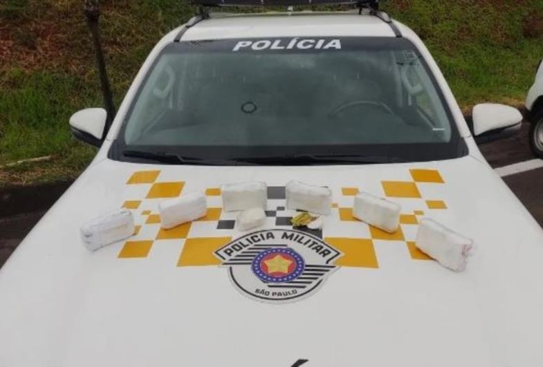Bolivianas são presas com pasta base de cocaína em abordagem a ônibus em Santa Cruz do Rio Pardo