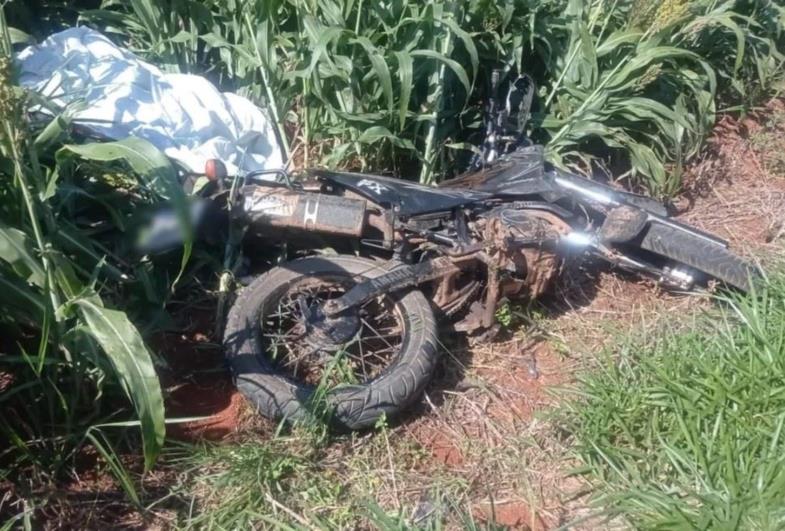 Motociclista morre ao bater de frente com caminhão em rodovia no interior de SP
