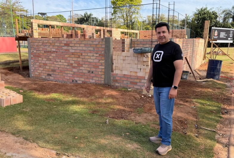 Obra de vestiários e banheiros avança no Complexo Esportivo