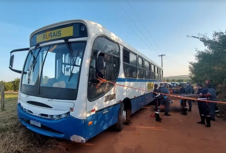 Policial civil em moto esportiva morre em acidente com ônibus em Avaré