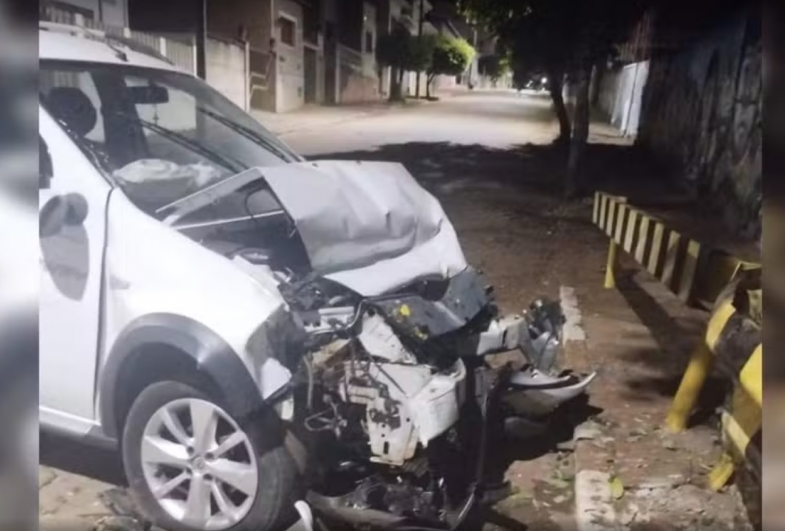 Mulher tem mal súbito e morre após bater carro em defensa metálica em Piraju