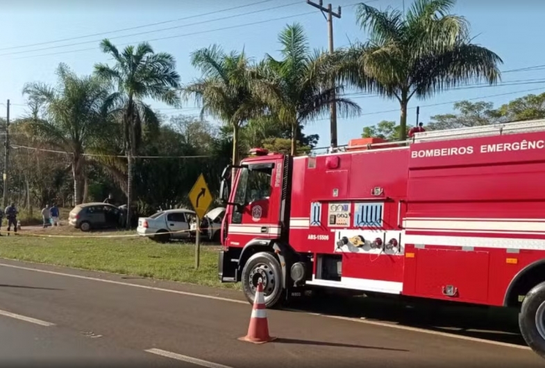 Acidente entre dois carros deixa um morto e quatro feridos na Raposo Tavares em Paranapanema