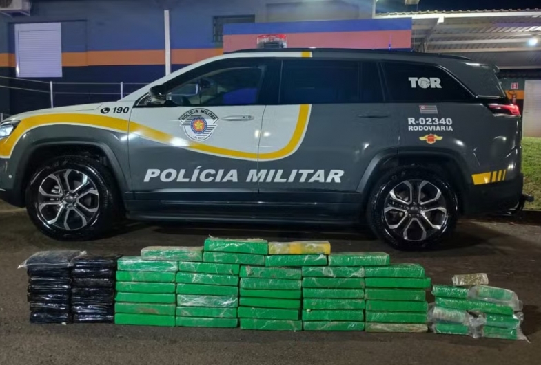 Motorista é preso com mais de 50 kg de maconha em tabletes em Santa Cruz do Rio Pardo