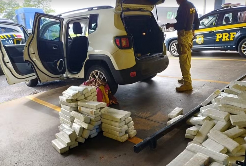 Jovens são presos com quase 300 quilos de maconha na Rodovia Raposo Tavares em Chavantes