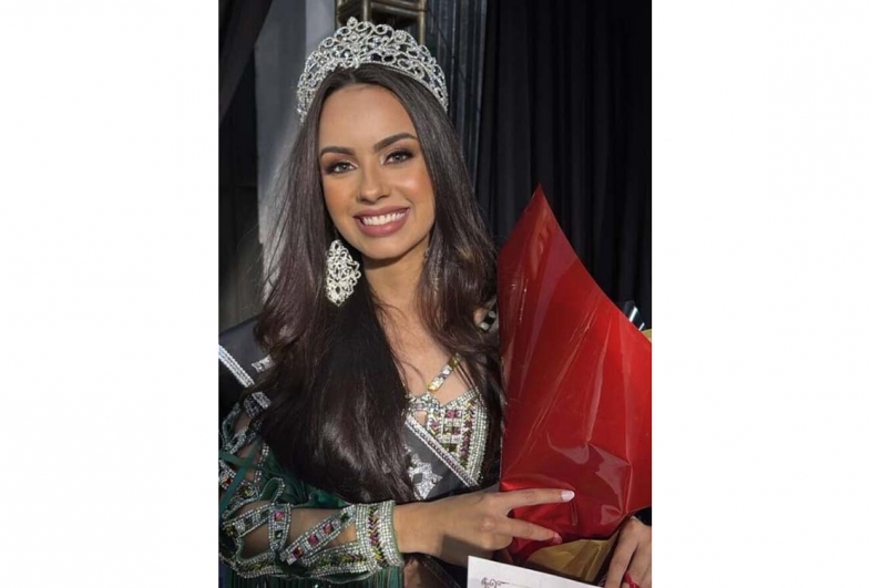 Bianca Carvalho é coroada Rainha da ExpoTaguaí 2025