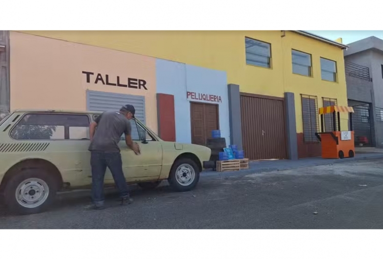 Homem gasta mais de R$ 100 mil para transformar casa em vila do Chaves em Piraju